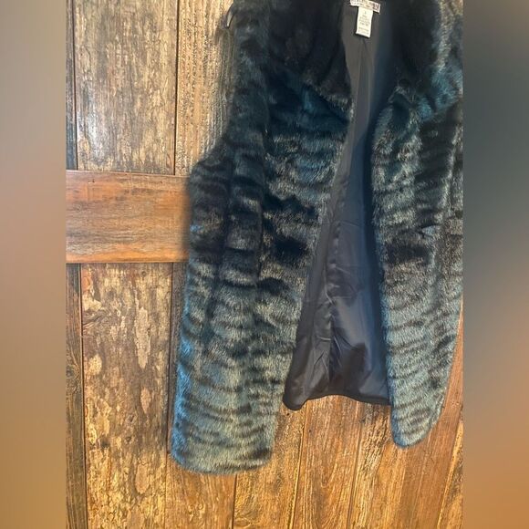 Albert Makali Sz L Elegant Black Green Tint Faux Funky Fun Fur Sleeveless Vest - Picture 8 of 11